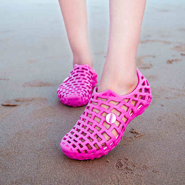 Breathable Hollow Out Pure Color Flat Casual Beach Water Sandals
