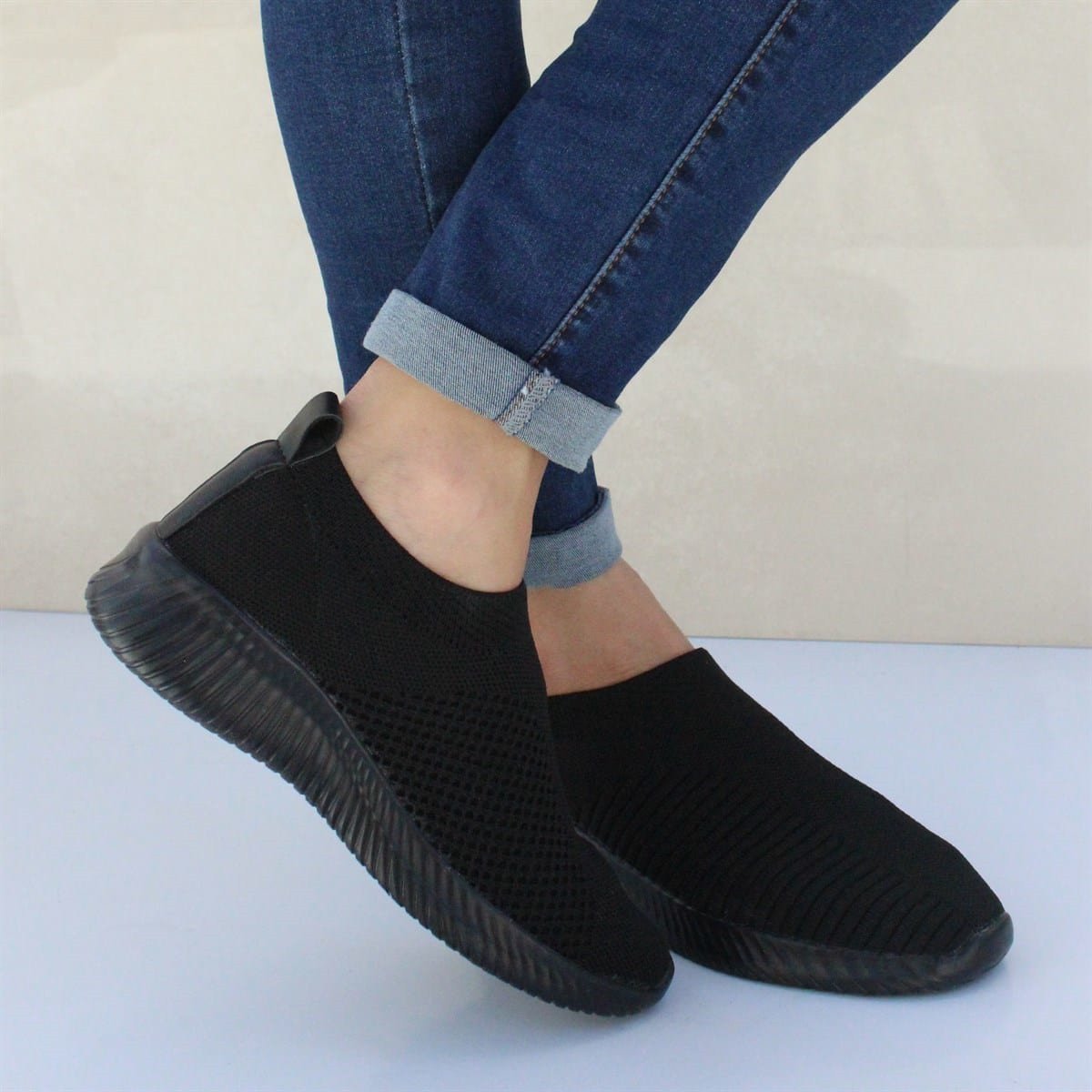 Breathable Fly-knit Slip On Sneakers